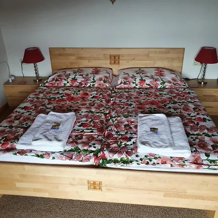 Haus Starfach Apartman Döbriach