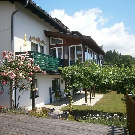 Haus Starfach Daire Döbriach